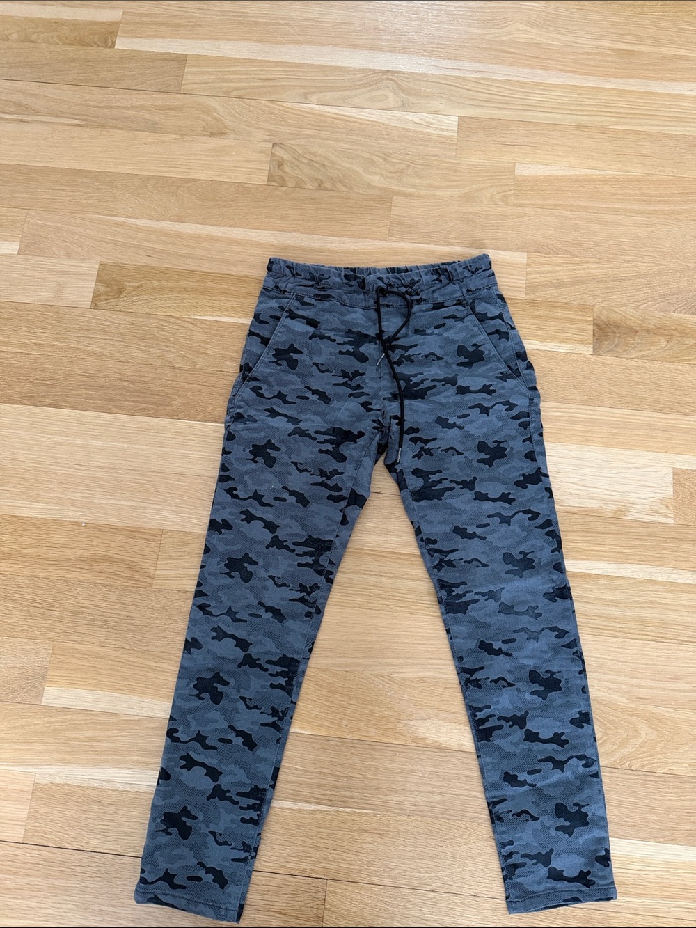 Women's Skinny Jogger Pants - Gray Camo